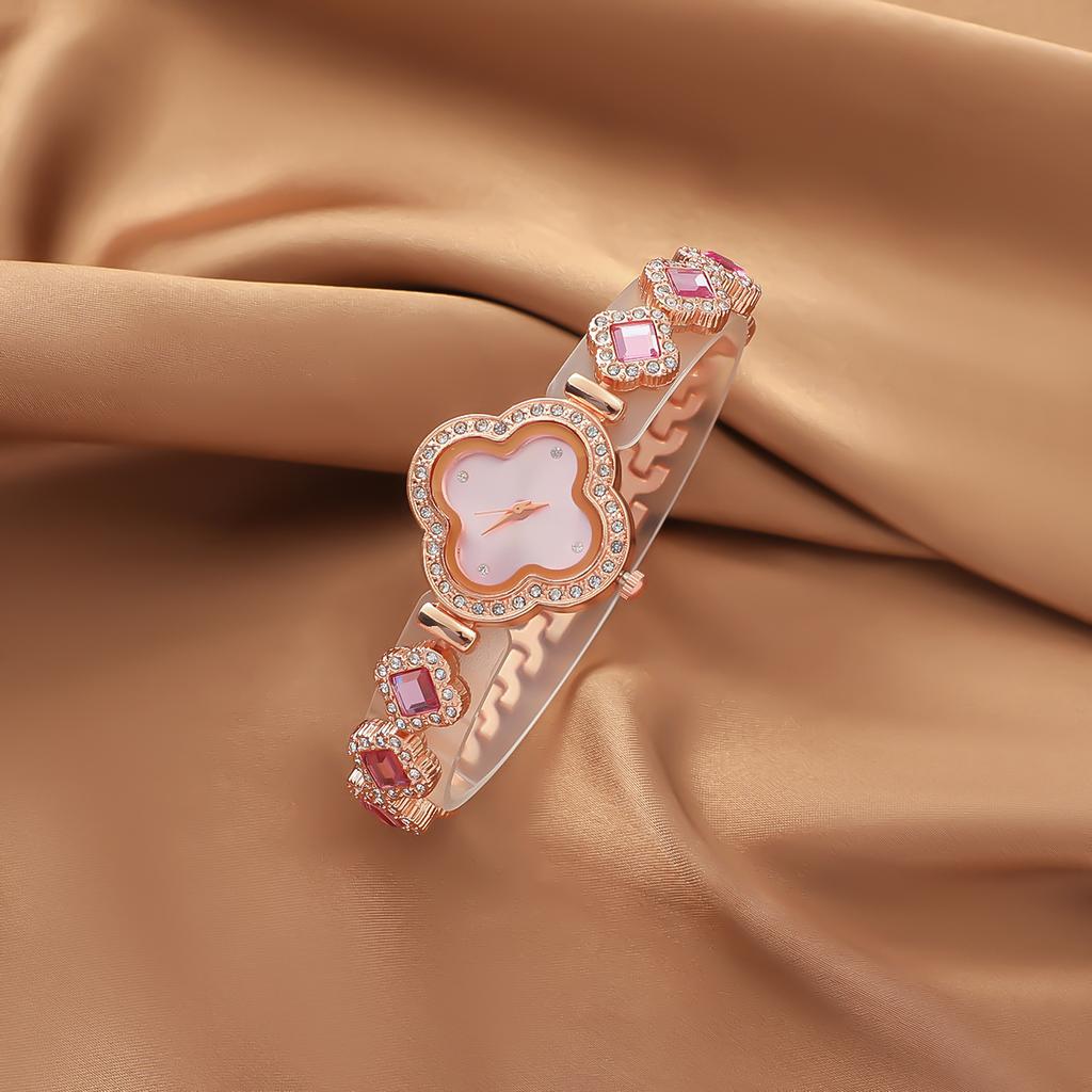 New Gift Box Free Four Piece Set with Small Diamond Inlaid Dial, Clover Slim Bracelet, Watch and Accessories