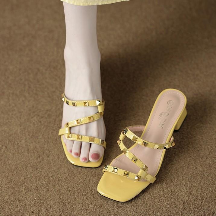 

Fashion versatile temperament trendy mid-heeled slippers women s summer new rivet thick heel high heel cool slippers women 34 жовтий