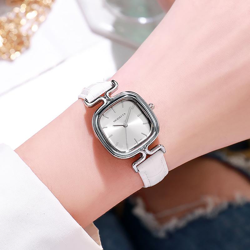 Trendy Square Dial Quartz Women's Watch - Fashionable and Versatile
