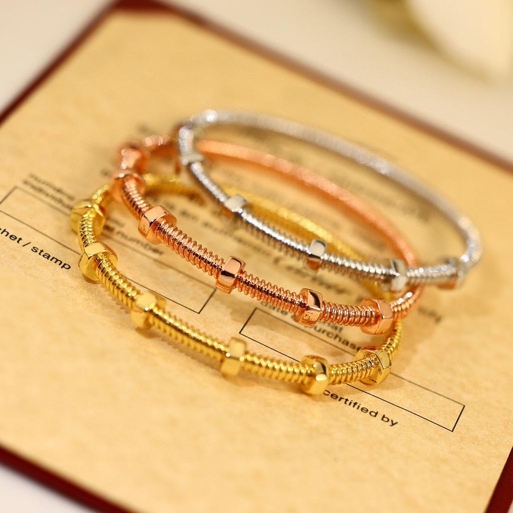 

Screw bracelet made of Asian gold material electroplated 18k Unisex Men and Women Gift A classic design with a unique buckle design opening US17 розового золота