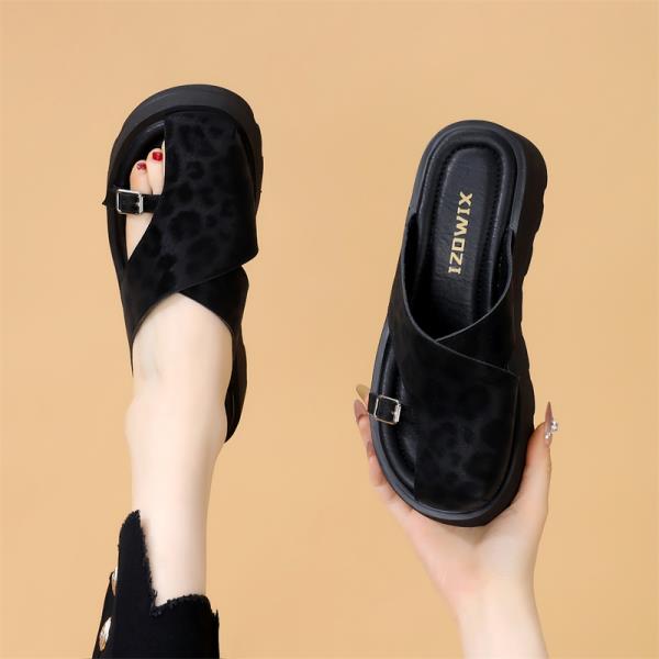 Fashion Shoes Cover Toe Slippers Casual Slipers Women Slides Platform Luxury 2025 Flat Summer Fashion Slippers Casual Flat Shoes Female