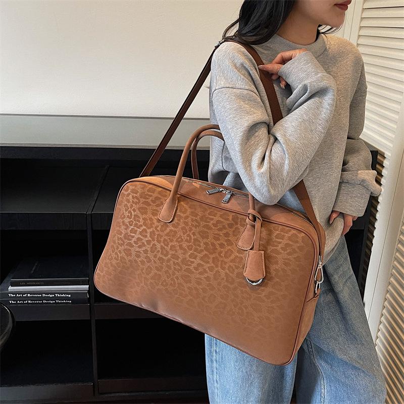 2025 Versatile Large Capacity Crossbody Travel Bag: Lightweight, Fashionable Casual Luggage for Business Trips