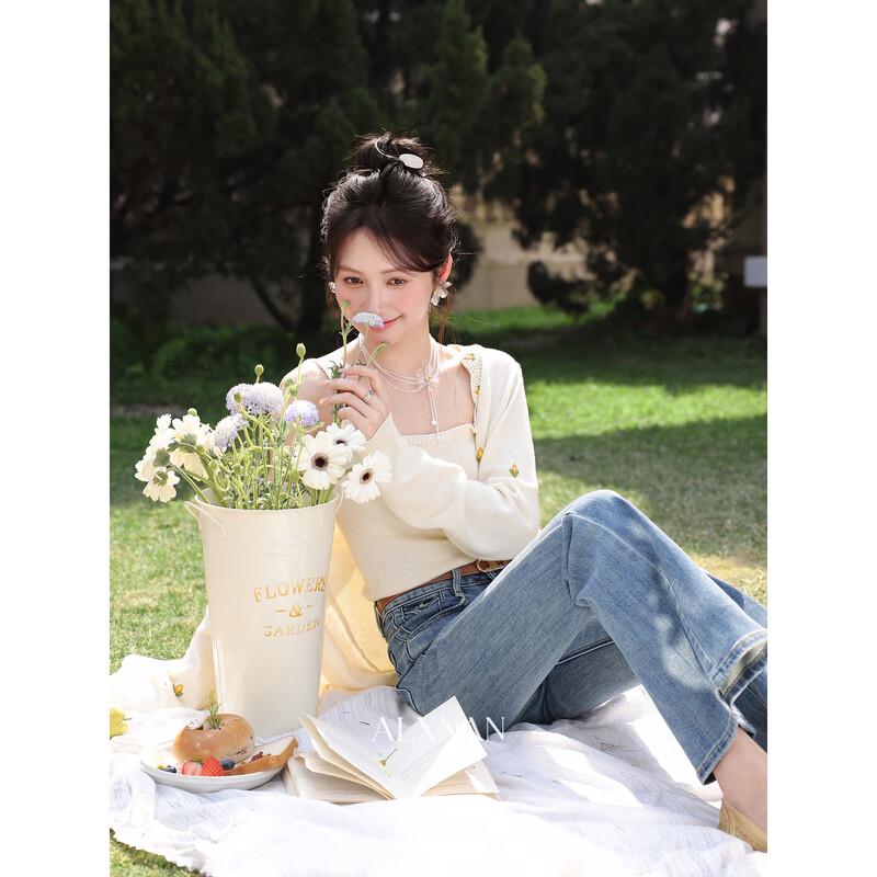 Lu Xiangnan Women's Blue Flared Slim-Fit Jeans