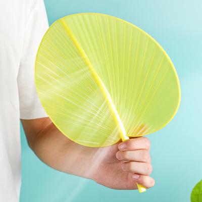 Ventilator din frunze de coadă artificială Ventilator din plastic cu agitare a mâinii Ventilator de răcire de vară în formă de frunze de banană vintage chinezească pentru
