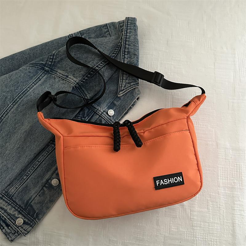 

Модная женская сумка-мессенджер на плечо из ткани Оксфорд большой вместимости, летняя новинка 2025 года, трендовая повседневная универсальная сумка-тоут оранжевый