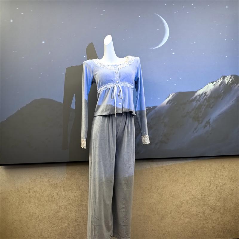Damen Langarm-Pyjama-Set mit Brustpolstern - Kuscheliges Fleece, Verjüngend, Leichte Wärme, Perfekt für Herbst und Winter.