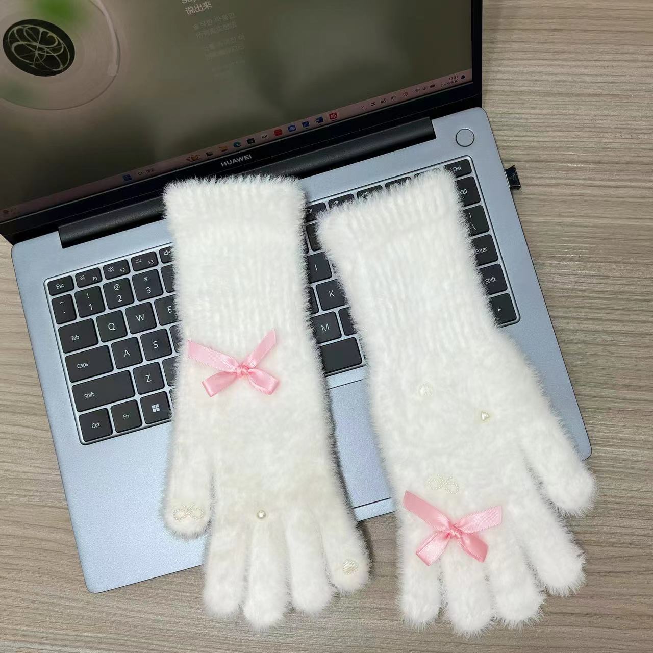 

New Plush Gloves with Cute Bows Thickened Warm Knitted Gloves Winter Touch Screen Gloves Imitation Mink Fur One size