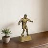 Sculptură Figurină Rășină Jucător de Fotbal Statuetă Personaj Figurină Ornament de Masă Artă Modernă Unică