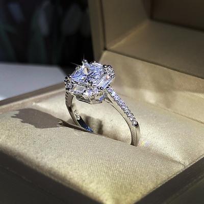 Inel nou din platină de 18k cu moissanit și patru gheare, cu diamant pătrat Princess