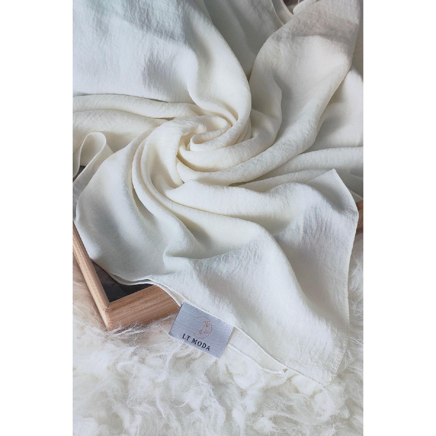 

Jazz Shawl Ecru белый