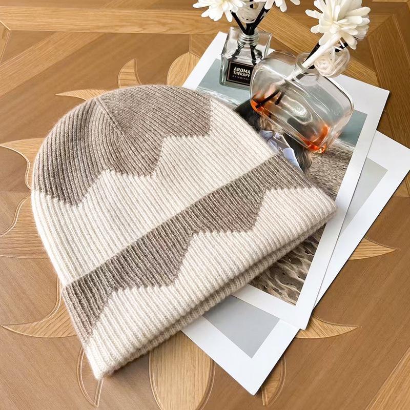 Women s 100% Pure Cashmere Knit Hat – Unisex, Warm, Versatile, and Ear-Protecting for Autumn and Winter.