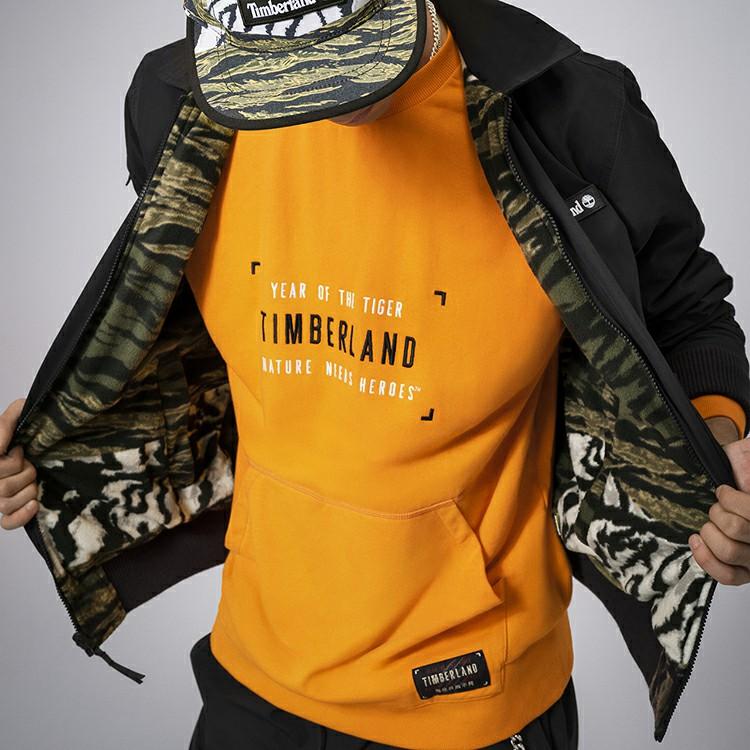 Timberland Sudadera deportiva de cuello redondo para hombre con estampado de camuflaje de rayas de tigre Edición Año Nuevo Naranja A27FR-U37