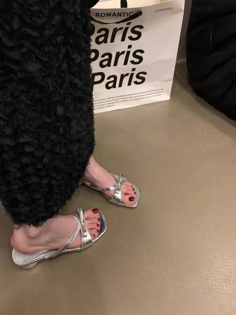 

Женские сандалии на толстом каблуке средней высоты с ремешком-бантом, новые, сладкие, с нежным ветром, шлепанцы для ношения с юбкой 40 серебряный