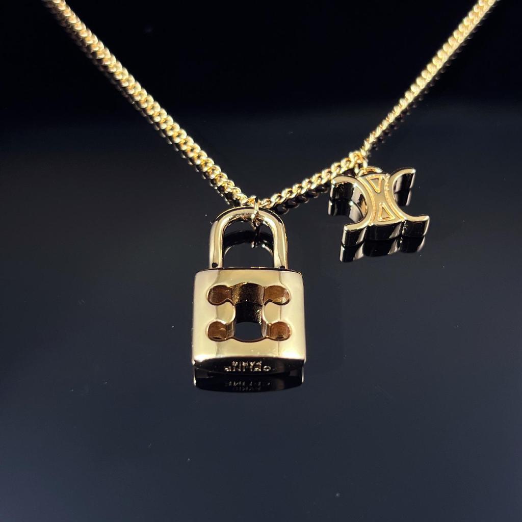 Women's Arc De Triomphe Openwork Padlock Pendant Necklace - European & American Fashion, Light Luxury Clavicle Chain
