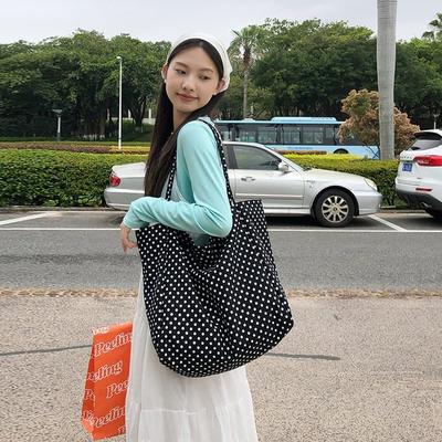 Borsa tote casual in tela a pois da donna a spalla sotto il braccio
