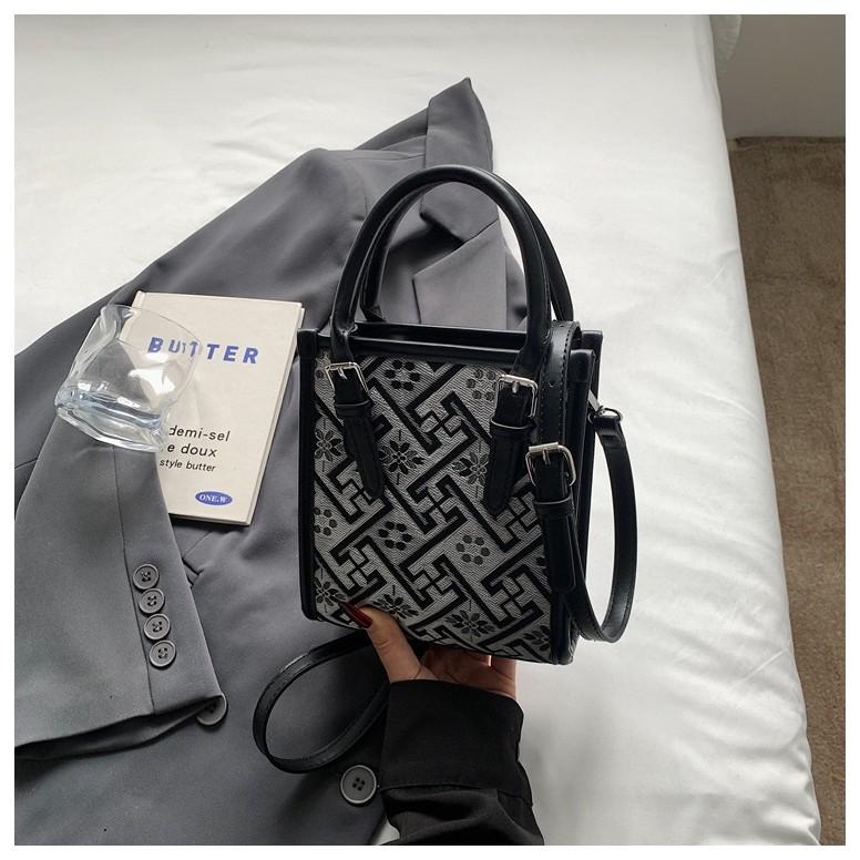 IELGY Simple All-Match One-Shoulder Fashion Cross-Body Tote Bag