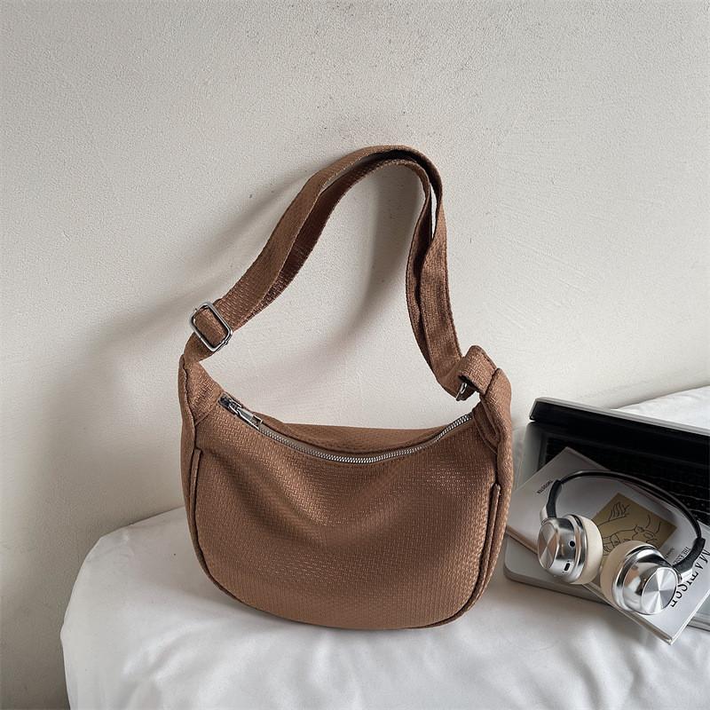 Canvas Dumpling Bag For Women With Zipper Closure And Street Style Design