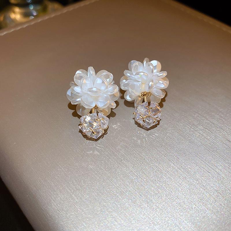 Elegant French Retro Floral Pearl Earrings - Geometric, Versatile, High-End Design for Women