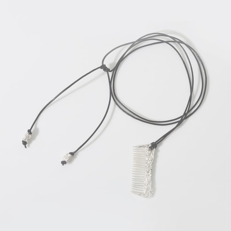 ahjeong Comb Rough Texture Neaklace. Silver [leather strap]