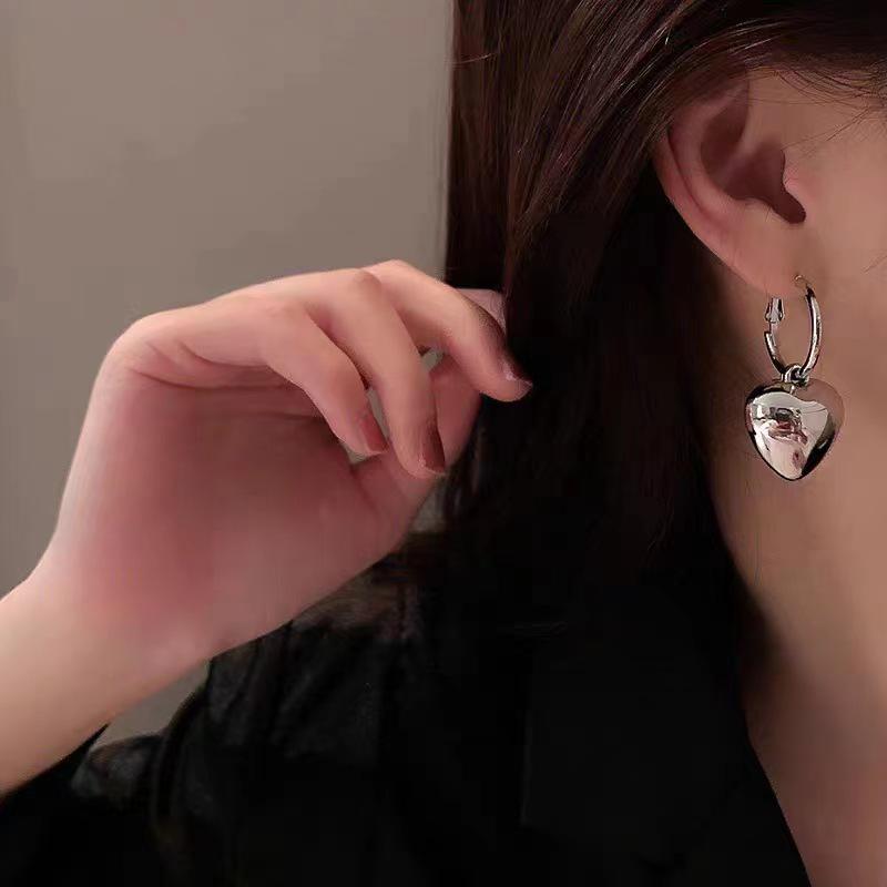 2025 Elegant 3D Peach Heart Earrings: Versatile, High-End Design for Women