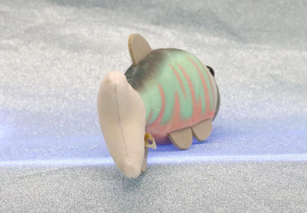 Take Off Pish Small and Colorful Fish Plush Toy - Press the Belly to Make a Beep Sound - Oikawa