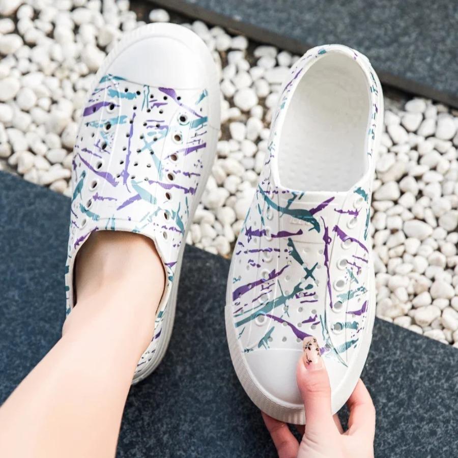 2025 Women's Thick Sole Hole Shoes Leopard Pattern Colored Printing Outdoor Fashion Beach Lightweight Anti Slip Muller Shoes