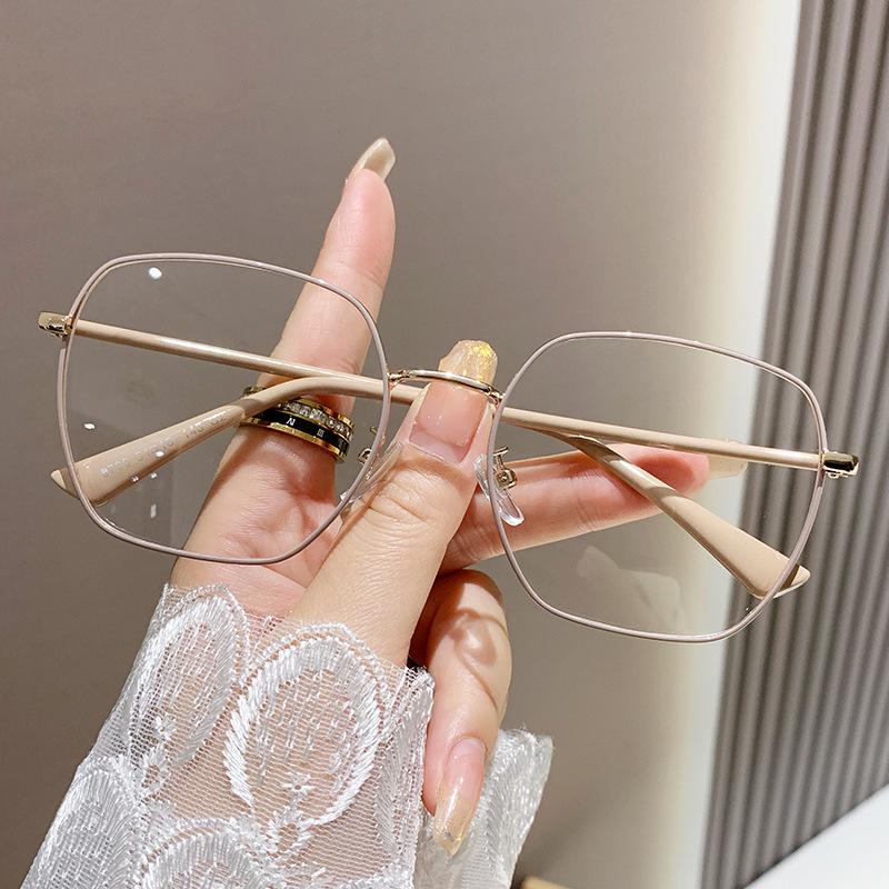 

Korean Style Anti-Blue Light Glasses: Trendy Retro Round Face-Slimming Design for Women and Men, Available with Prescription Lenses.