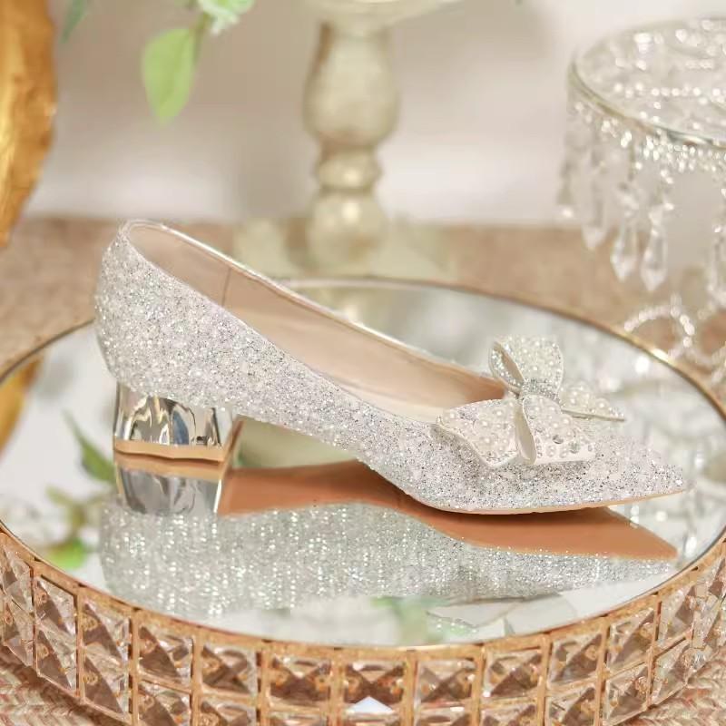 

Мода 2024 Новая Осень Дизайнерские Туфли на Высоком Каблуке Роскошные Жемчужные Кристальные Банты Белые Свадебные Туфли Женские Туфли-Лодочки На Тонком Каблуке Вечерние Туфли 35 серебряный