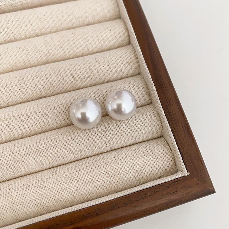 9Silver Needle Simple and Versatile Pearl Earrings for Women, Light Luxury and High-end Feel, Elegant and Unique Personalized Ear Accessories