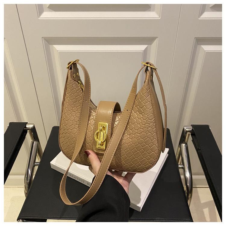 Solid color design straw pattern new spring and summer texture fashionable large capacity shoulder underarm crescent women's bag