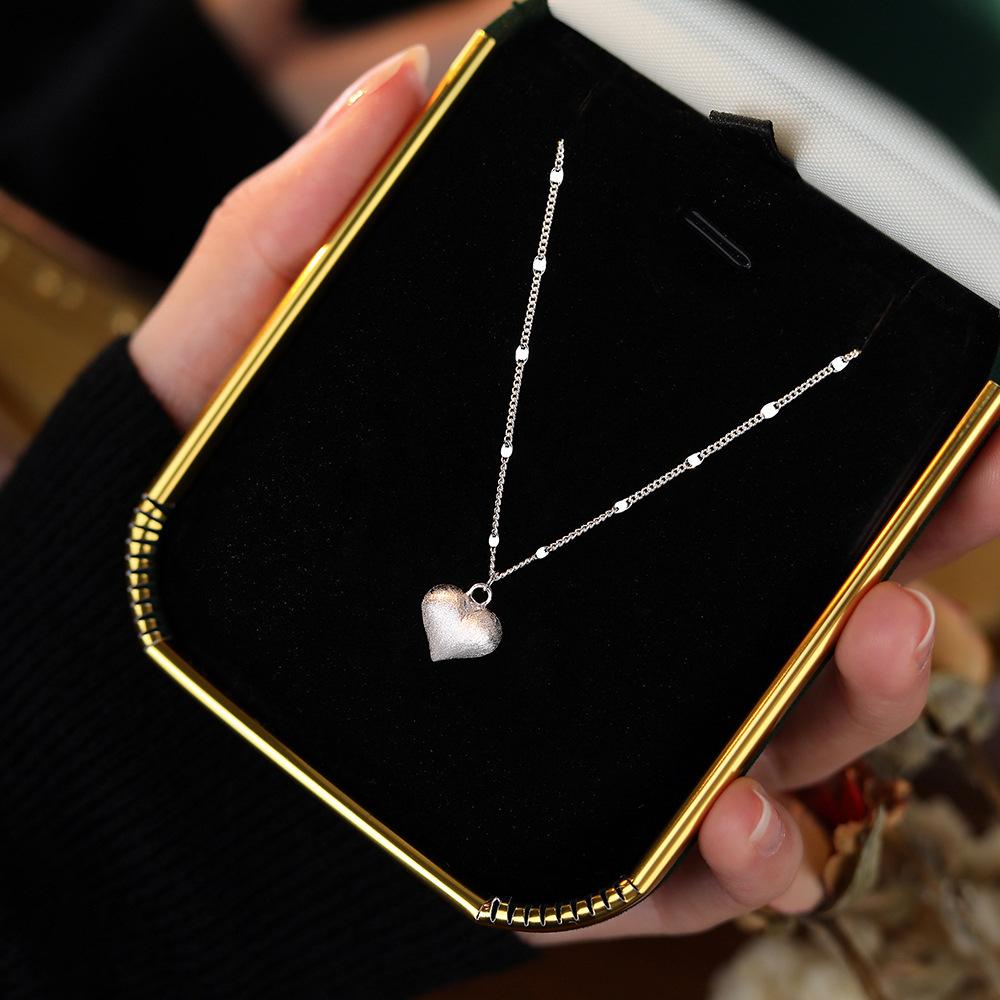 Brushed Love Heart Necklace for Women Light Luxury Niche Simple and Versatile Peach Heart Pendant Collarbone Chain Neck Chain