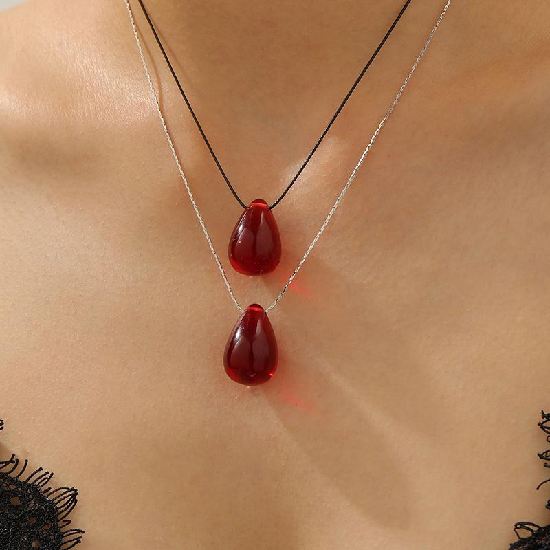 Vintage Red Resin Waterdrop Pendant Necklaces for Women Fashion Simplicity Leather Rope Collarbone Necklaces Jewelry Accessories