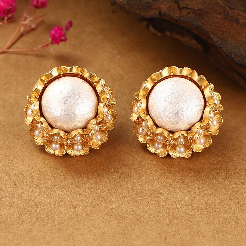 Pearl flower stud earrings retro news temperament 925 earrings women's 2026 new high-end summer light luxury French earrings