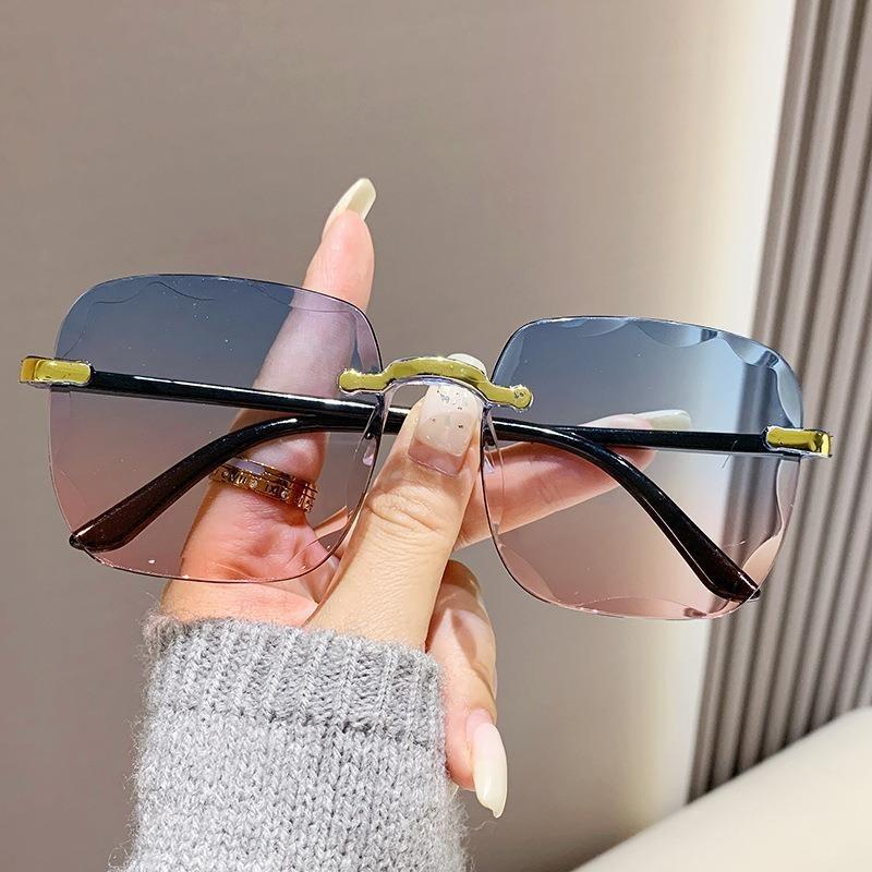 Classic Lady Big Frame Square Sunglasses Stylish Women Casual Sun Glasses Ladies Frameless UV Protection Glasses UV400 Protection Eye Wear