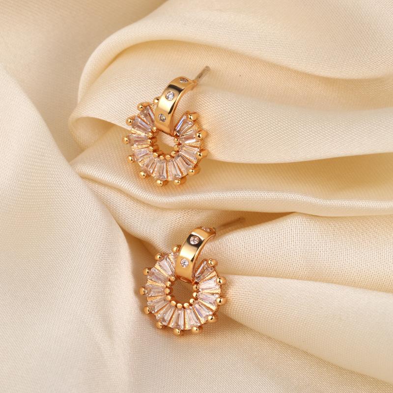 Douyin Explosive Xiaoxiangfeng Seiko Full Diamond Luxury Wind Ring Earrings Raw Retro Earrings