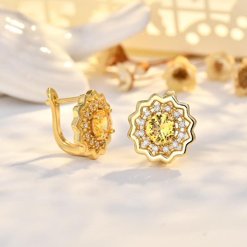 European and American 18K Gold Lace Stud Earrings, Versatile Women's Micro-inlaid Emerald Cutout Pattern Earrings and Earrings