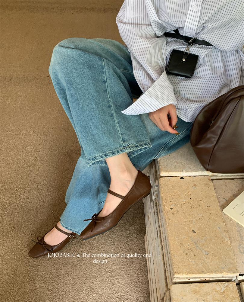 

Silver single shoes women s 2025 new models with skirts French flats bows fashionable foreign Mary Jane small leather shoes 39 коричневый