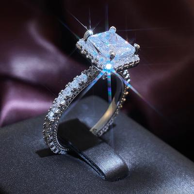 Klasyczny kwadratowy kształt damski pierścionek ślubny Wysokiej jakości cyrkonia AAA Princess Cut Eleganckie damskie pierścionki ślubne Ponadczasowa biżuteria