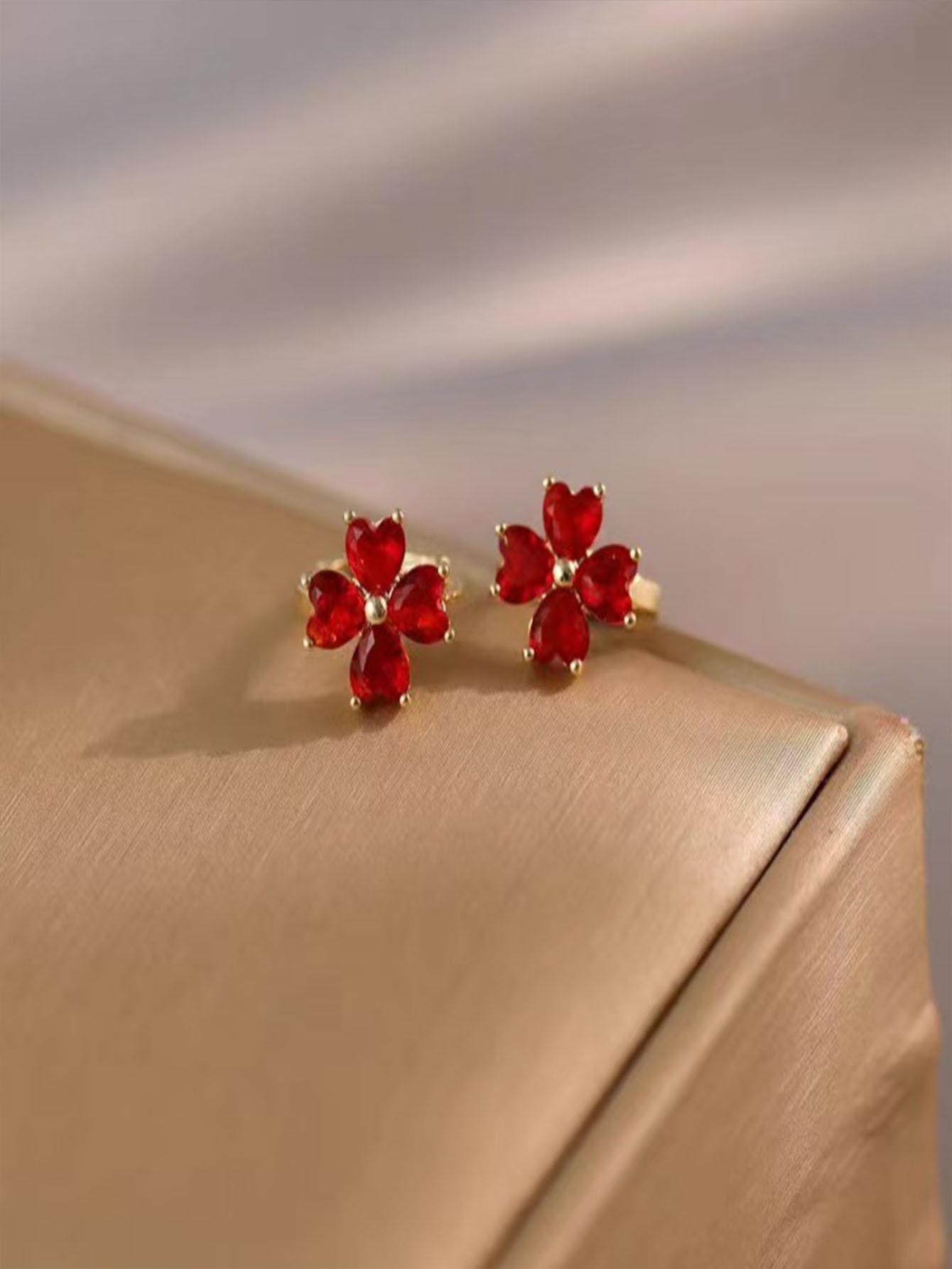 

Black Four-Leaf Clover Earrings - Japanese & Korean Niche Design, Light Luxury Forest Style for Women