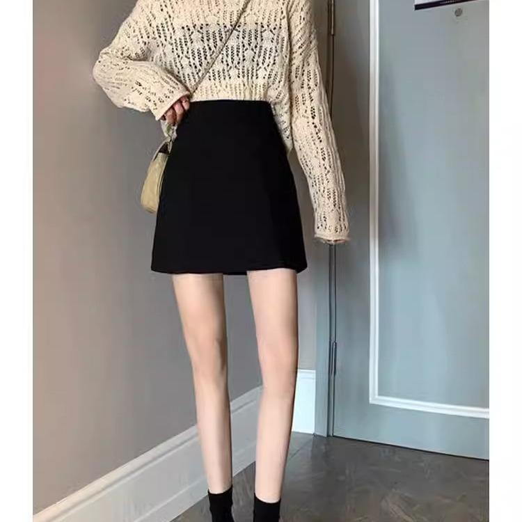 Women's High-Waist Black Woolen A-line Autumn/Winter Short Skirt, Slimming Hip Wrap Design 2026