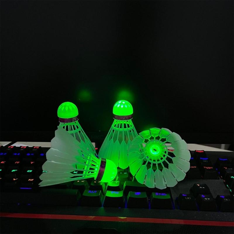 4pcs Light Weight LED Lighting Sport Badminton Night Training LED Glow Shuttlecocks For Outdoor Sports Easy to Use