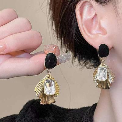 Silver Needle Irregular Leaf Diamond Earrings, French Vintage Personalized Creative Earrings, Light Luxury High-end Earrings.