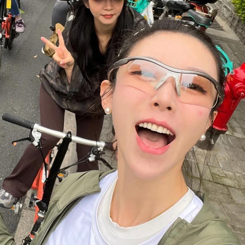 Y2K Sunglasses Women Men Oversized Trendy Wrap Around Sunglasses Punk One Piece Goggles Sports Sun Glass Shades Eyewear