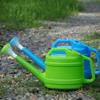 Plastikowa konewka ogrodowa o dużej pojemności i długiej wylewce do zraszania kwiatów 3,5 l