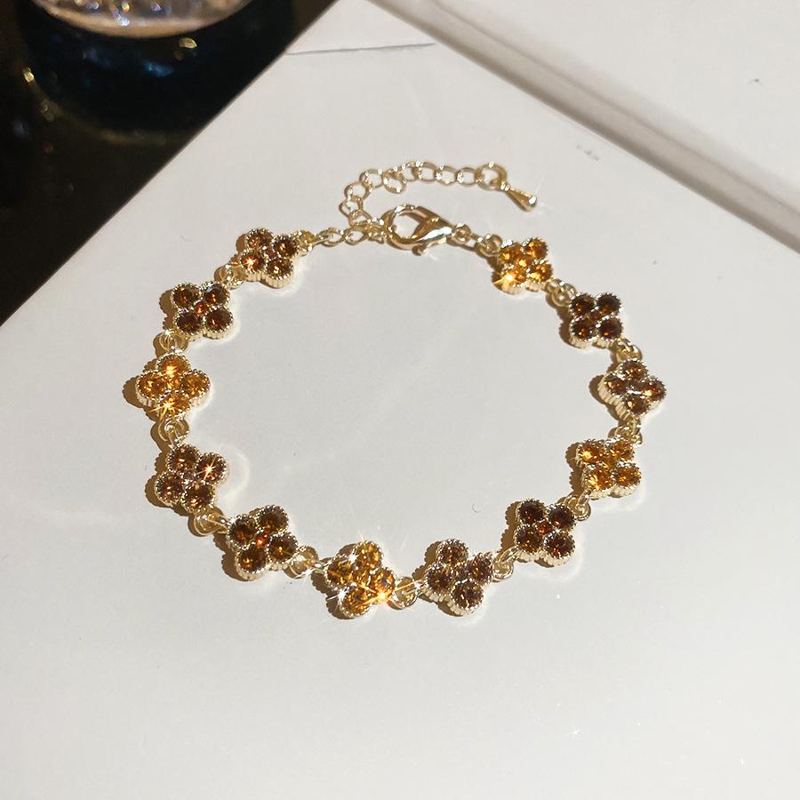 Rhinestone Clover Flower Bracelet: Elegant Retro Design with a Light, Luxurious Touch