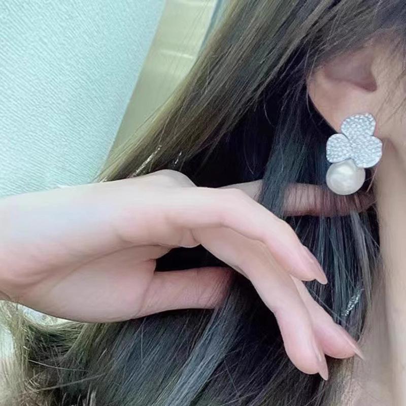 Huitan Graceful Imitation Pearl Drop Earrings for Women Trendy Luxury Shiny Zirconia Accessories Aesthetic Jewelry for Wedding