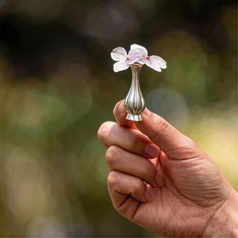 Stylish Alloy Vase Shaped Pin With Interchangeable Flower Designs For Outfits