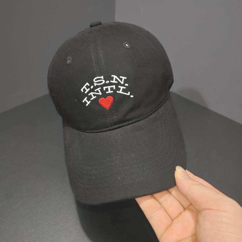 Fashion love letter embroidery baseball cap men and women spring and summer outdoor students riding sunshade sunscreen cap cap