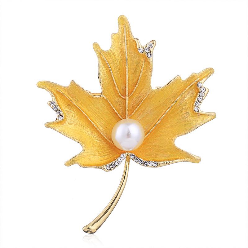 Maple Leaf Alloy Oil Drip Brooch Femininity Pearl Corsage Niche Premium Pin Clothing Accessories