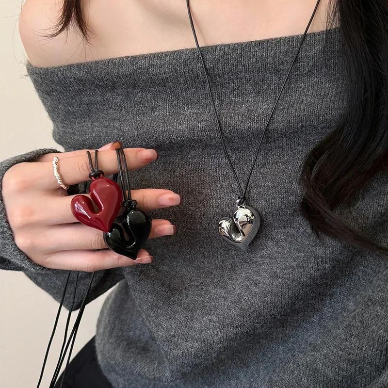 Red Black Heart Pendant Necklace Vintage 80s New Fashion Romantic Heart Necklace for Women Aesthetic Love Inspired Choker